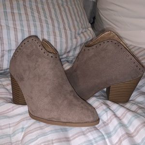Sonoma taupe size 7 open heel boots